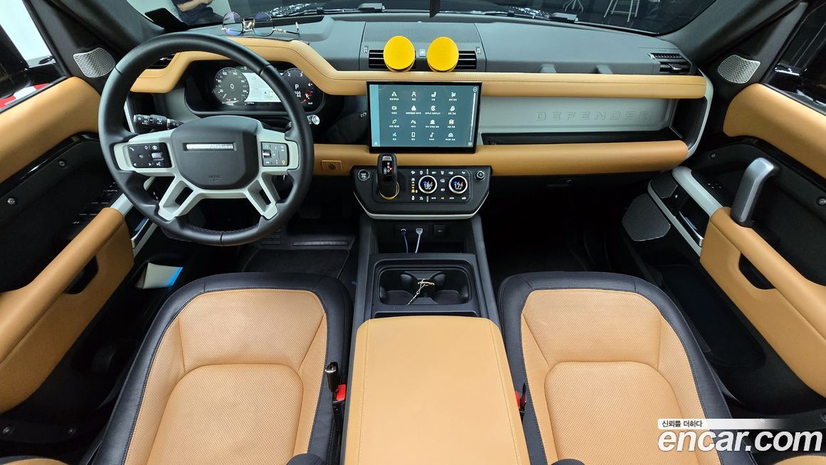 Land Rover Defender 2024