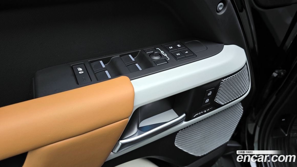 Land Rover Defender 2024