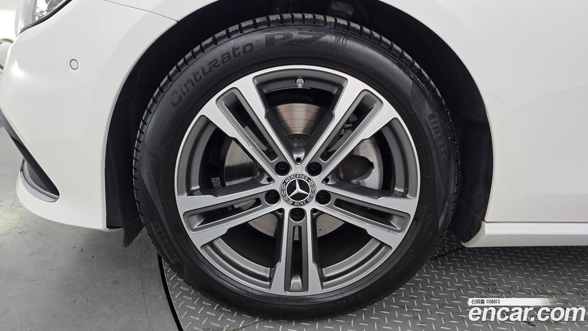 Mercedes-Benz E-Class 2023