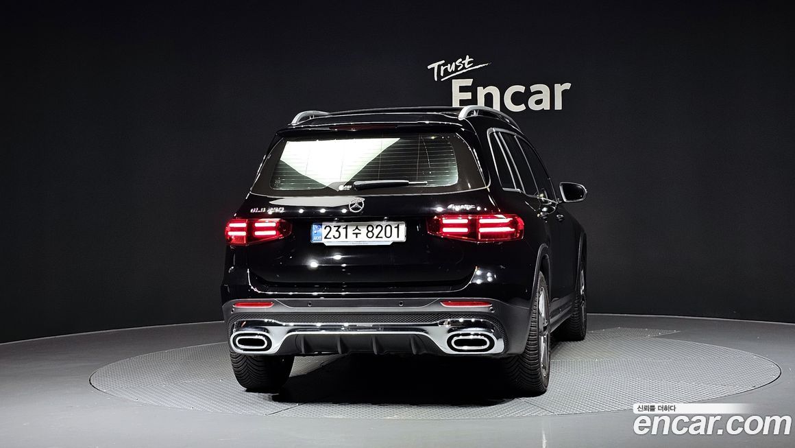 Mercedes-Benz GLB-Class 2024