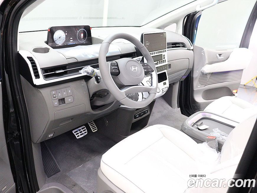 Hyundai Staria 2025