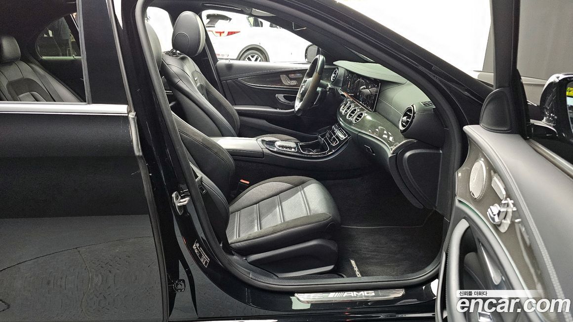 Mercedes-Benz E-Class 2022