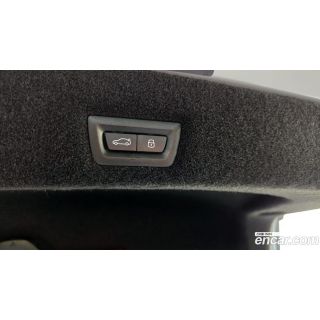 256300