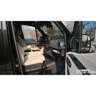 279884