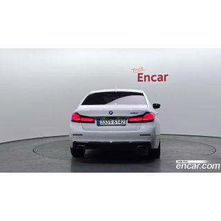 887471