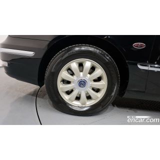 904702