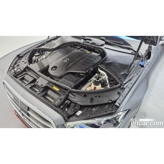 982743