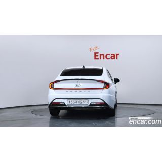 176823