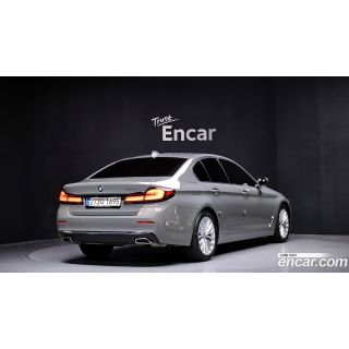 298500