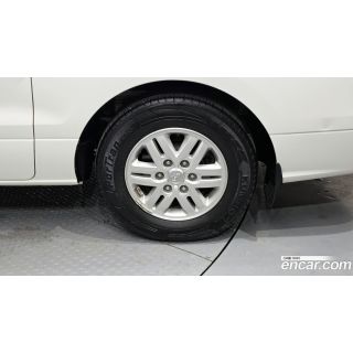 912748