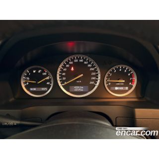 374589