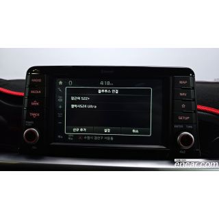 561906
