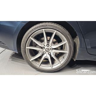 573946