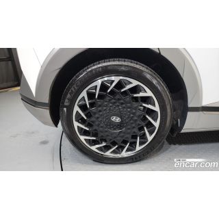 723379