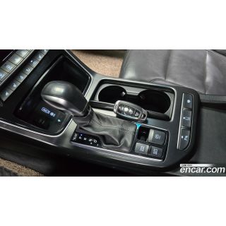 889943