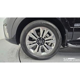 696744