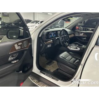 977643