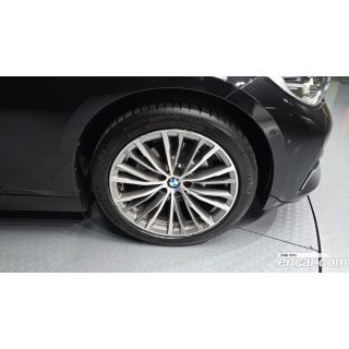 896728
