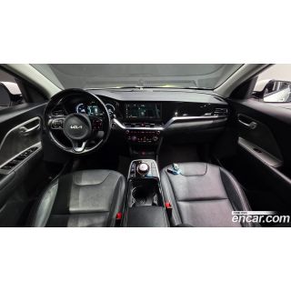 890881