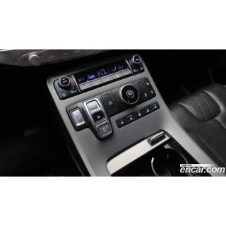 890969