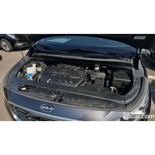 897478