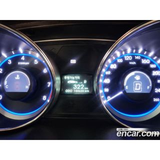 879698