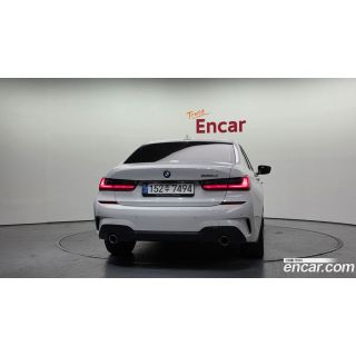 697712