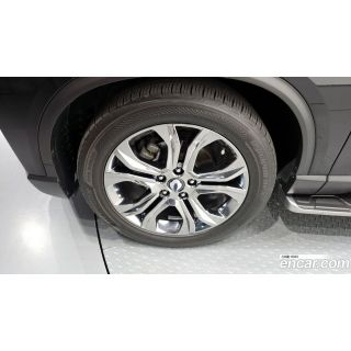 596838