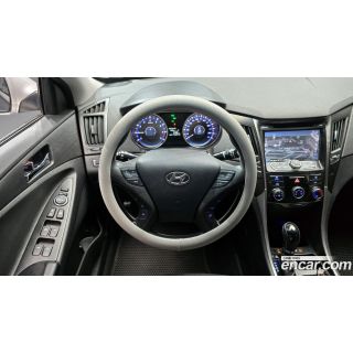 923597