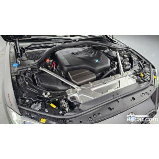 881081