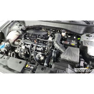 569437