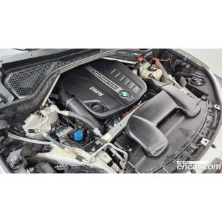930476