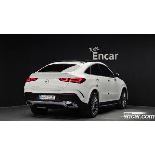 991097