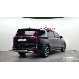 897437