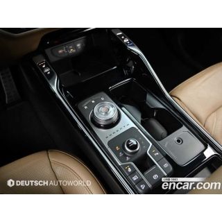 573767
