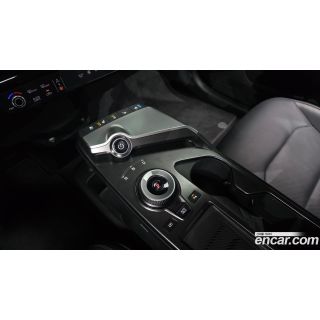 990136