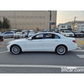 907842