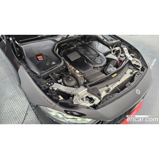912857