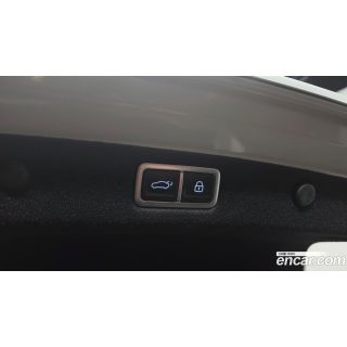 898564