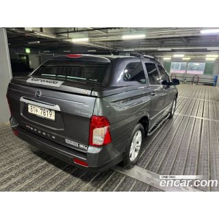 742943