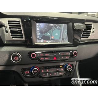 973005