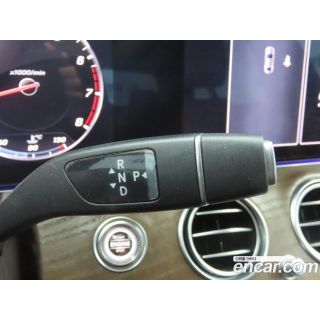 895487