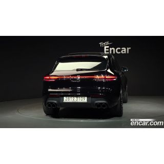 932972