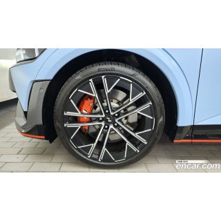 997885
