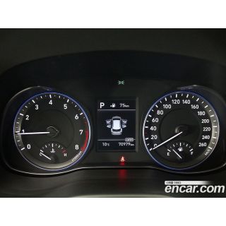 983572