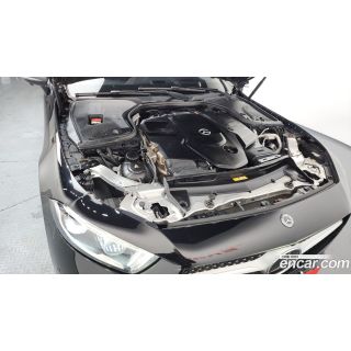 978923