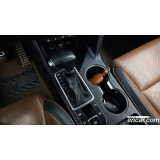 979560