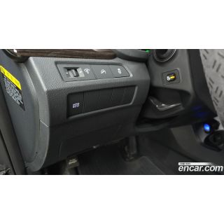 228605