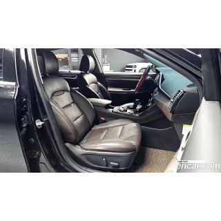 563045