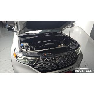 633697